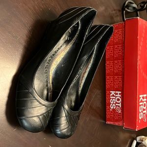 Hot Kiss low heels